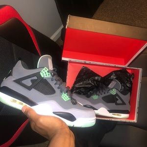 Green glow 4s